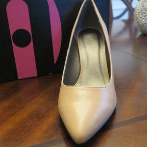 NWT Michael Antonio Nude Pumps